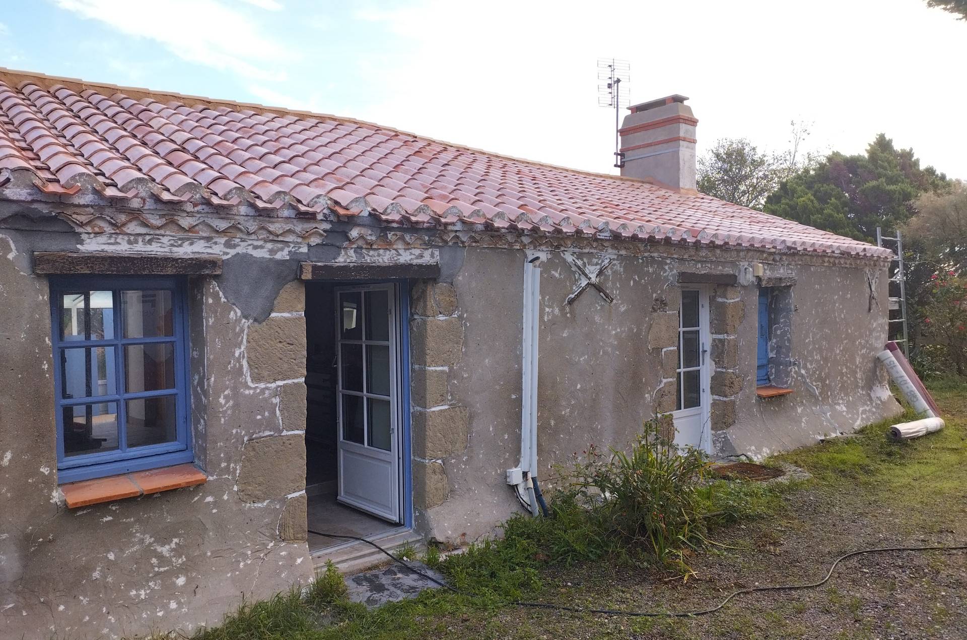 Vieux maison peinture extérieur Vendée