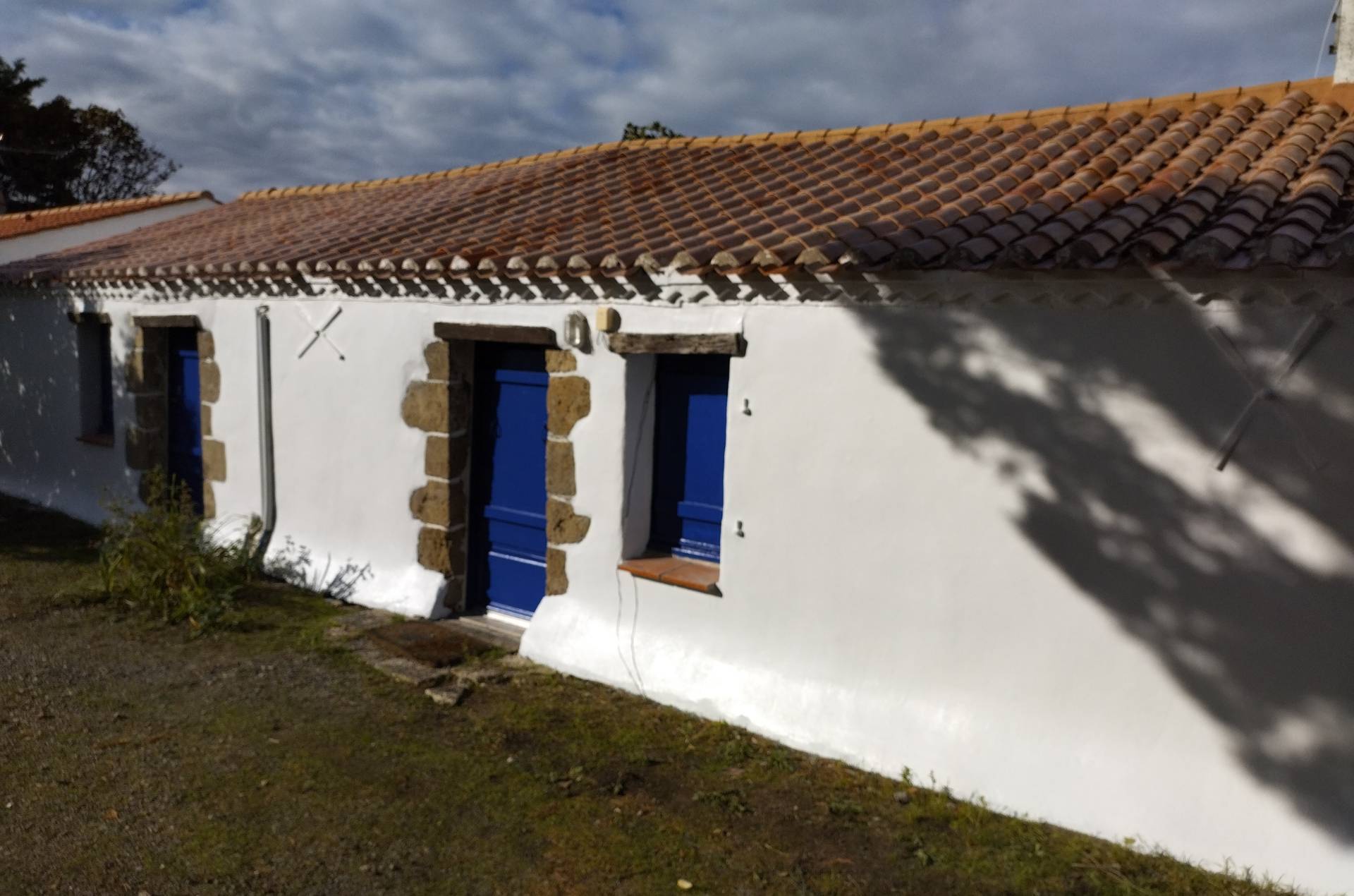 Vieux maison peinture extérieur marais breton