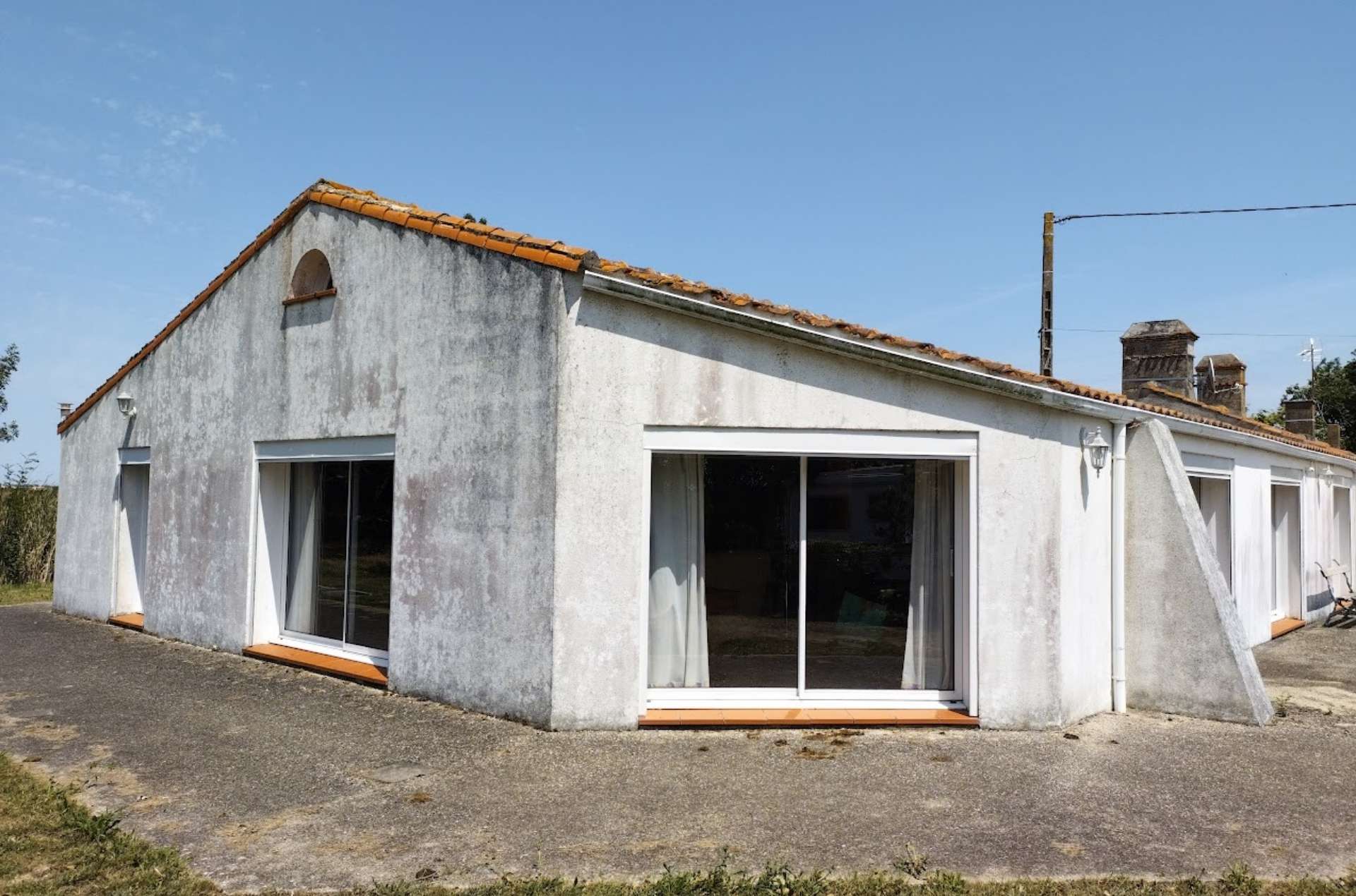 Façade avant peinture extérieure à proximité de Bouin Façade avant travaux de peinture extérieure sur maison individuelle près de Bouin