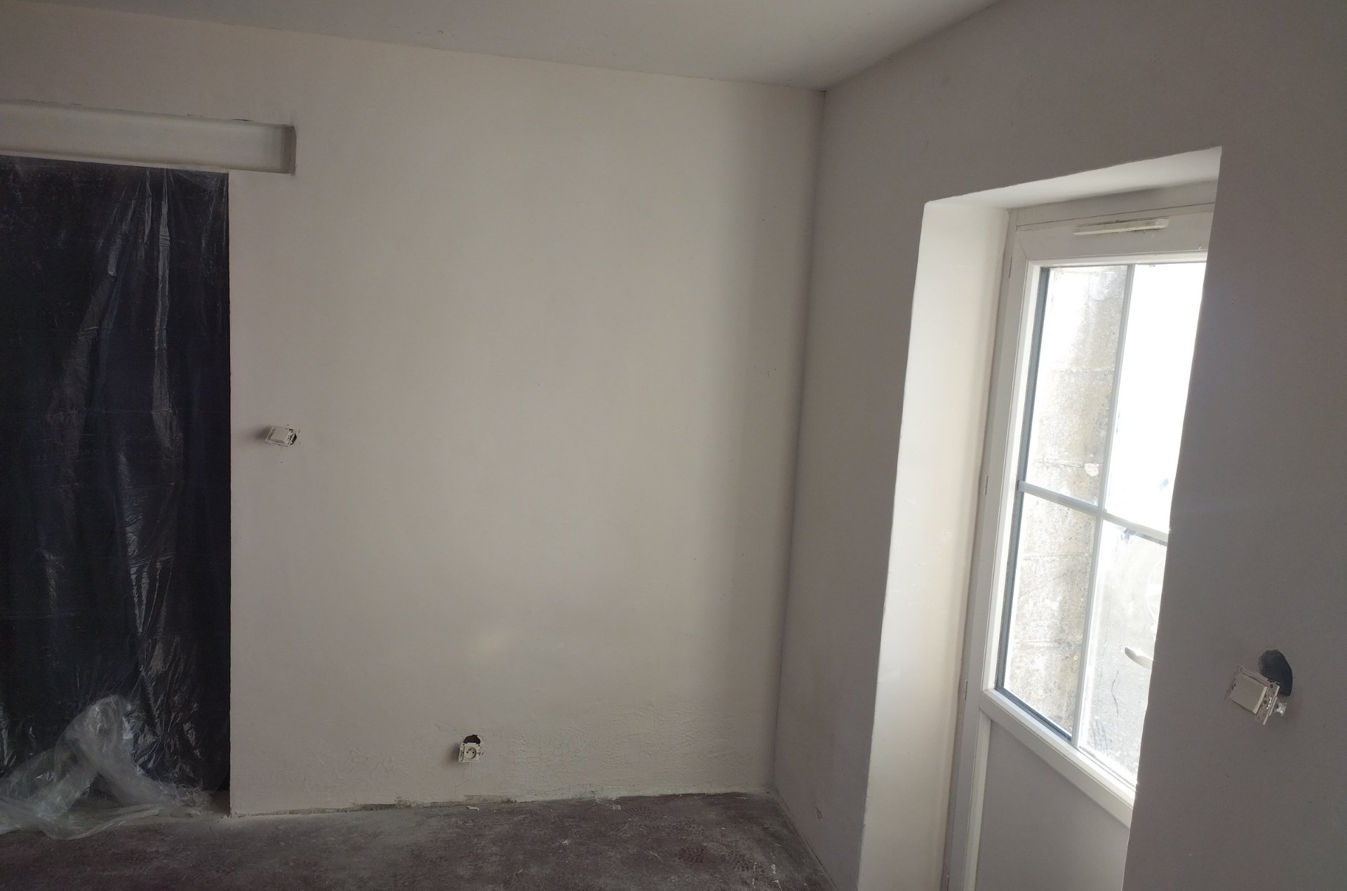 Intérieur de maison avant rénovation à Bois-de-Céné