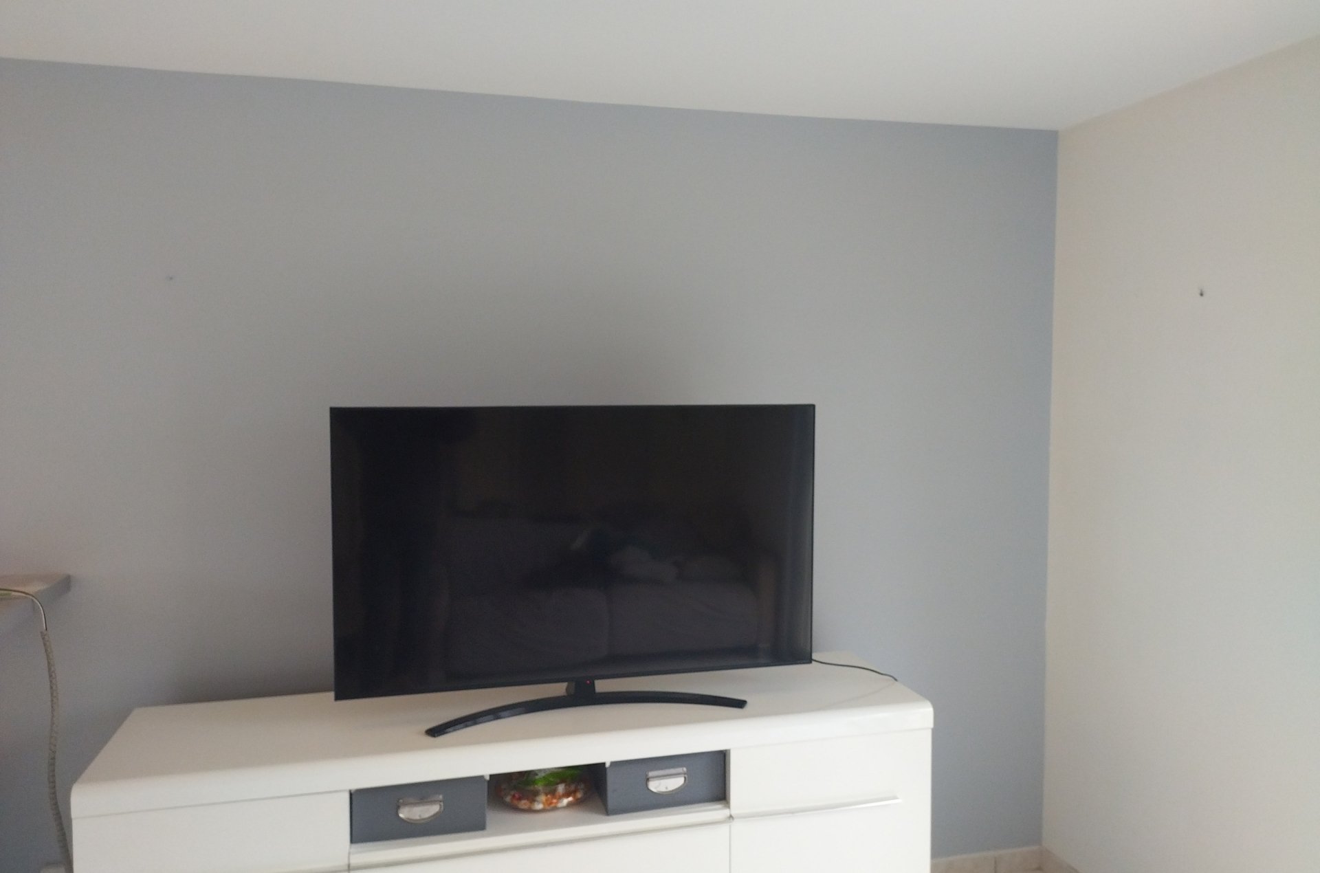 Intérieur maison modernisé après peinture