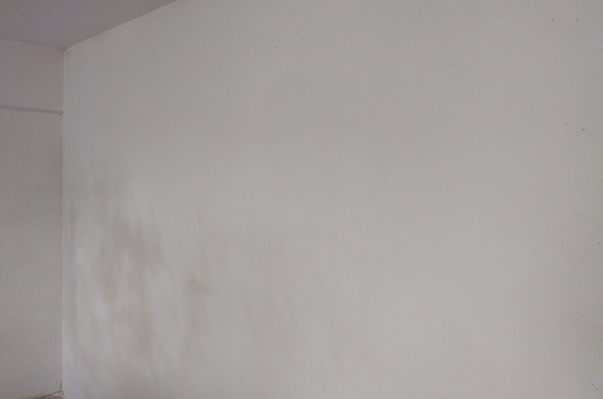 Murs anciens avant remise en état et peinture intérieure