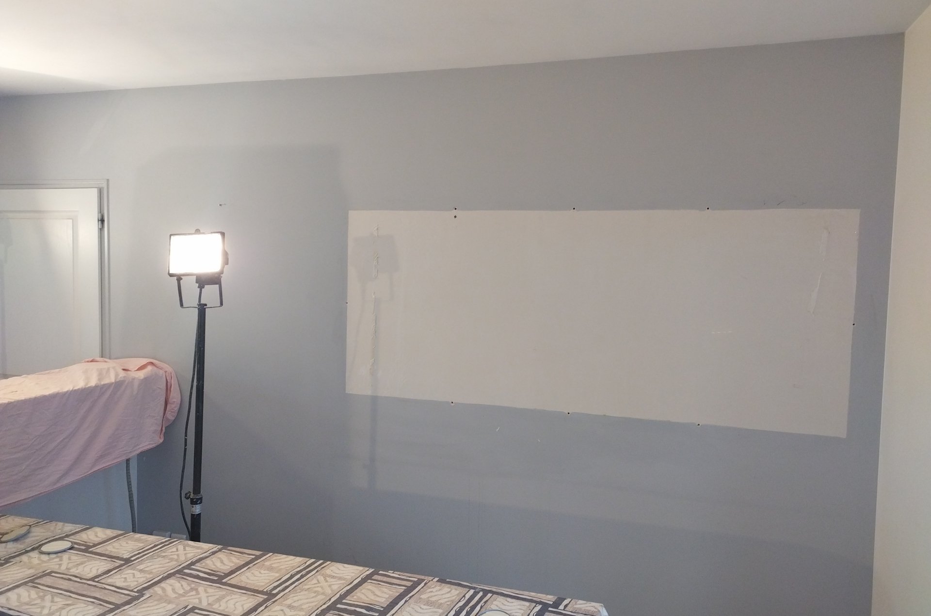 Murs marqués avant rénovation intérieure