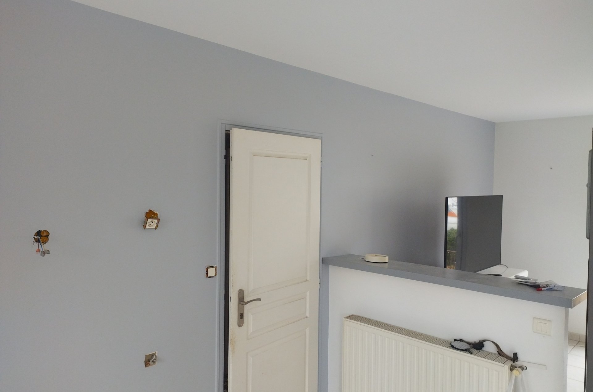 Pièce rénovée après peinture intérieure à Châteauneuf