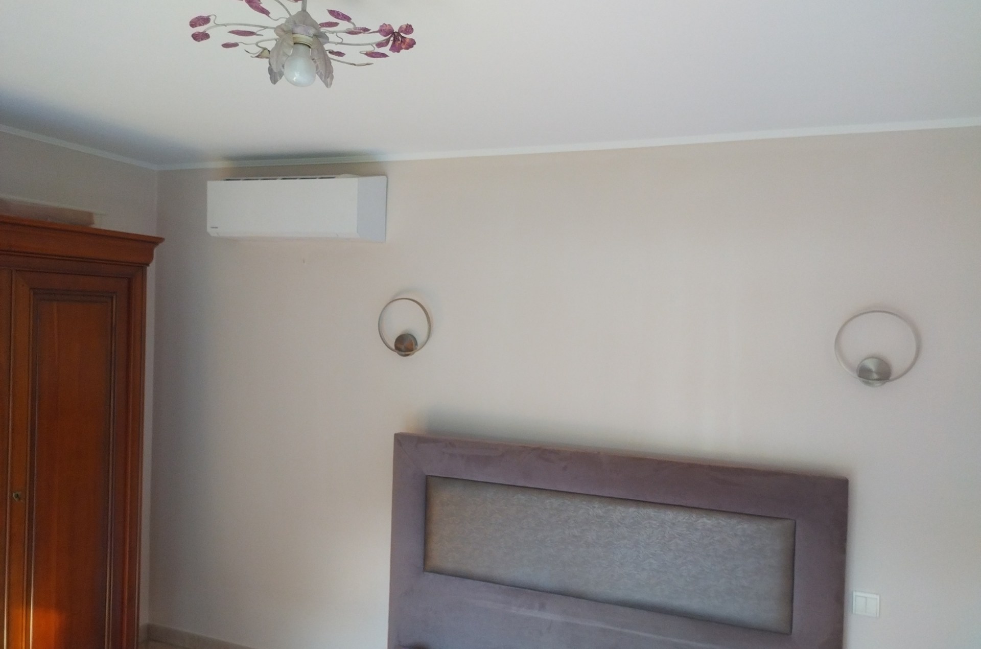 Chambre rénovée après peinture intérieure à Noirmoutier