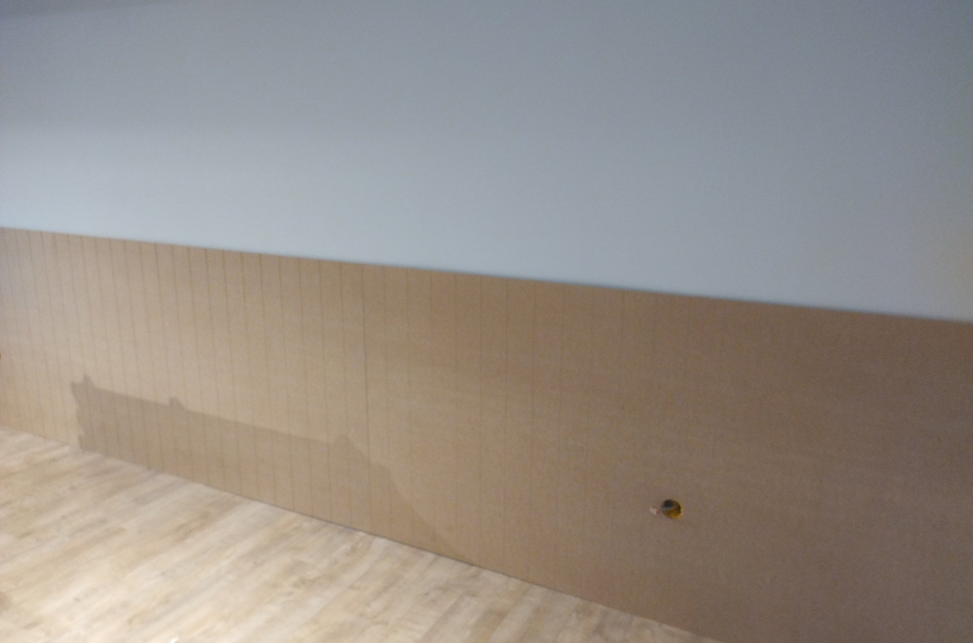 Mur intérieur avant travaux de peinture à Châteauneuf