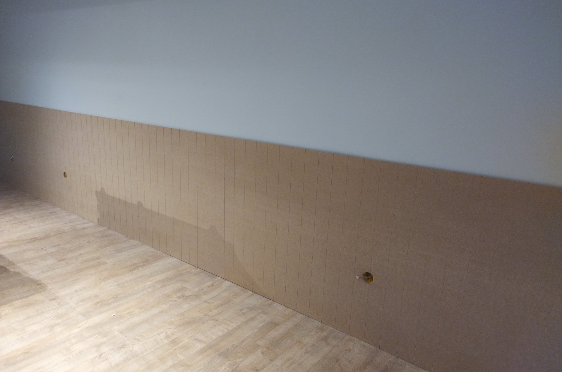 Salle de réception avant peinture intérieure à Châteauneuf