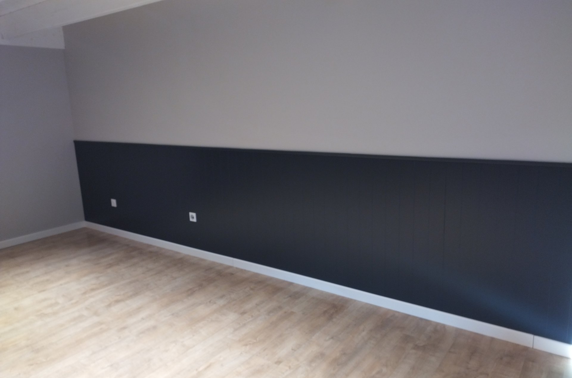 Salle de réception après peinture intérieure à Châteauneuf