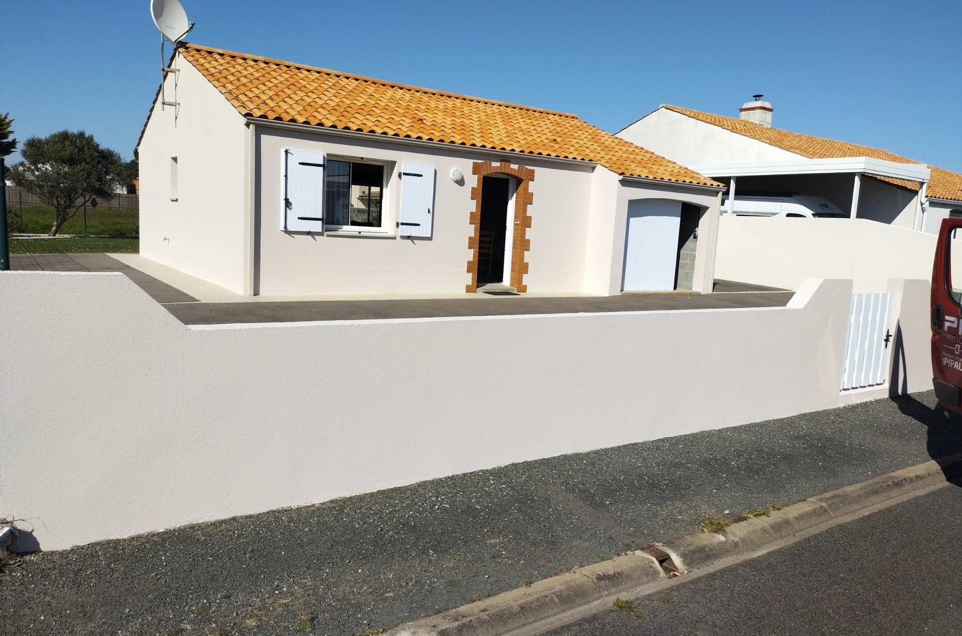 façade rénovée peinture extérieure vendée