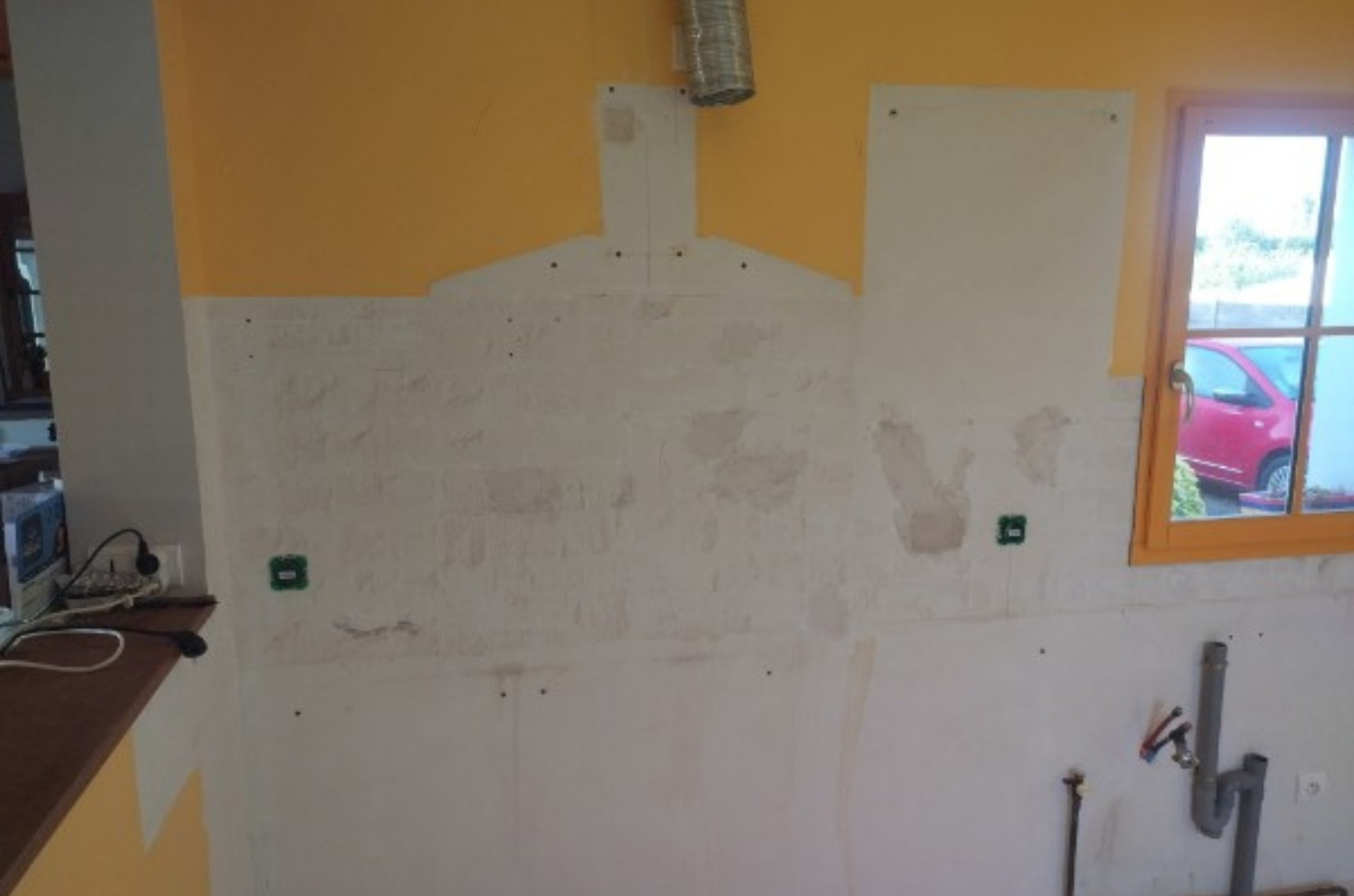 Murs préparés avant les travaux de peinture intérieure