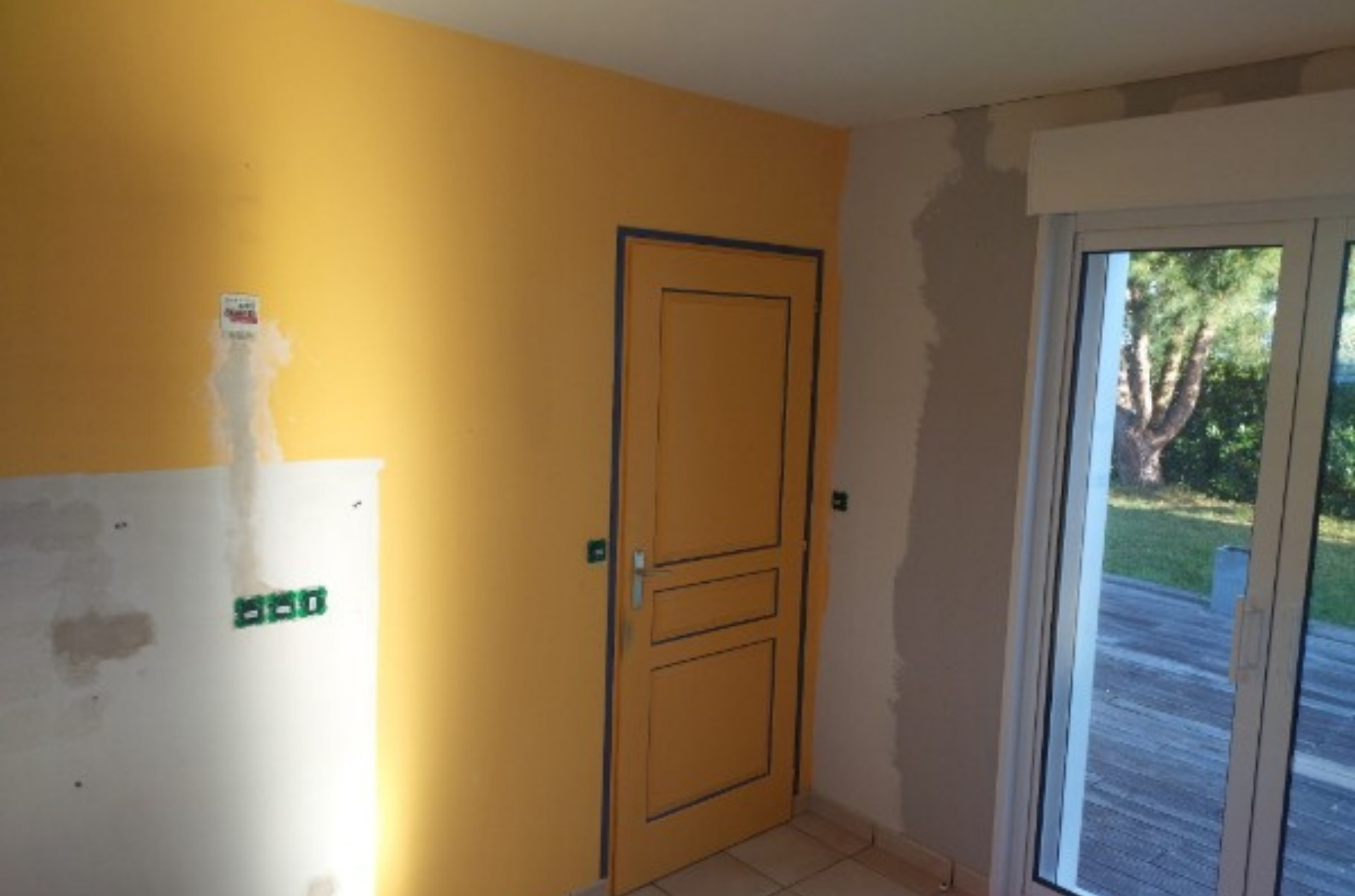 Cuisine en rénovation avant application de la peinture